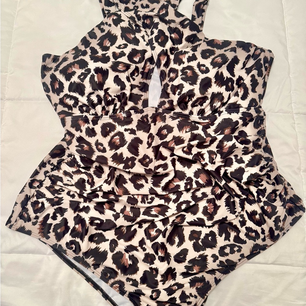 Sexy and Stylish Leopard Print Women's Swimsuit